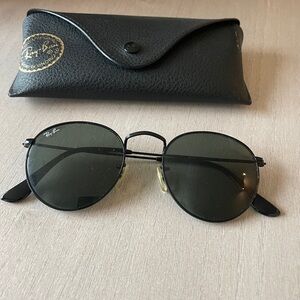 Ray-Ban Black Round Metal Glasses